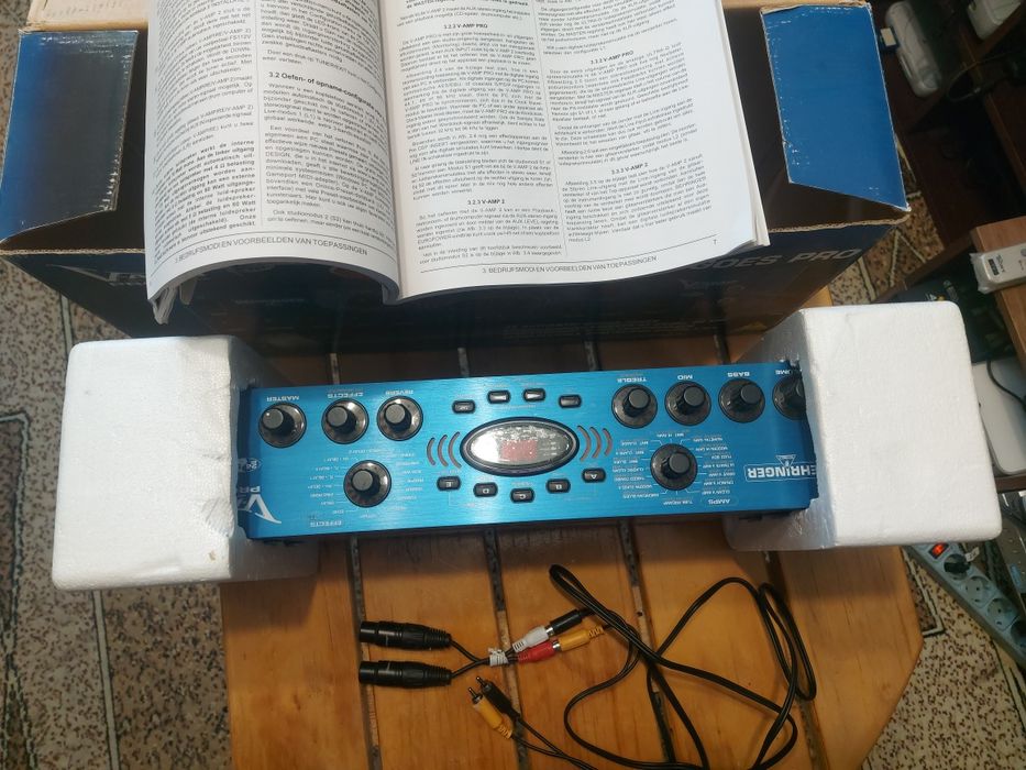 Гитарный процессор BEHRINGER