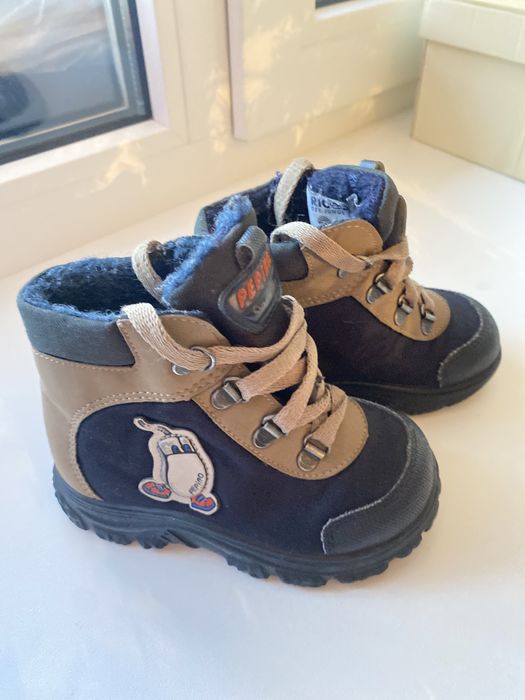 Продам детскую обувь