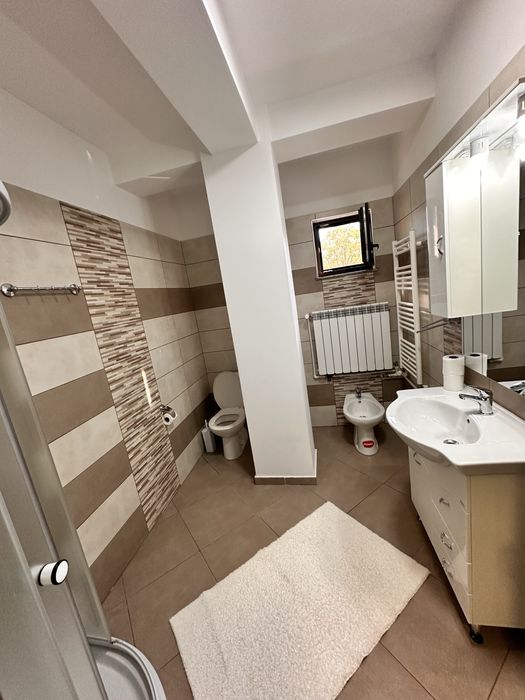 Inchiriez APARTAMENT-TECUCI km 0 . Curat, modern, utilat, bloc nou