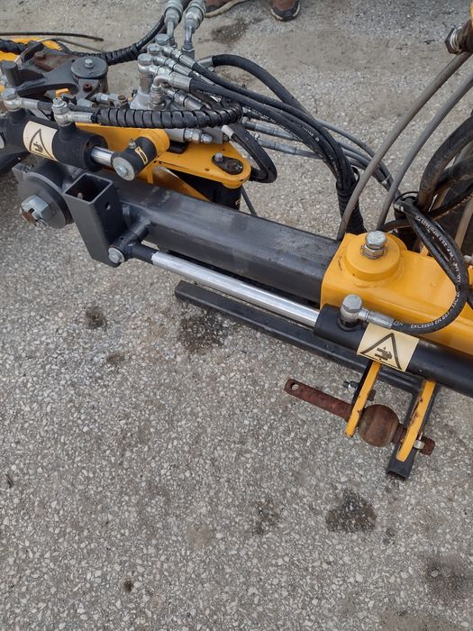 Продавам отклоняваща косачка и фреза