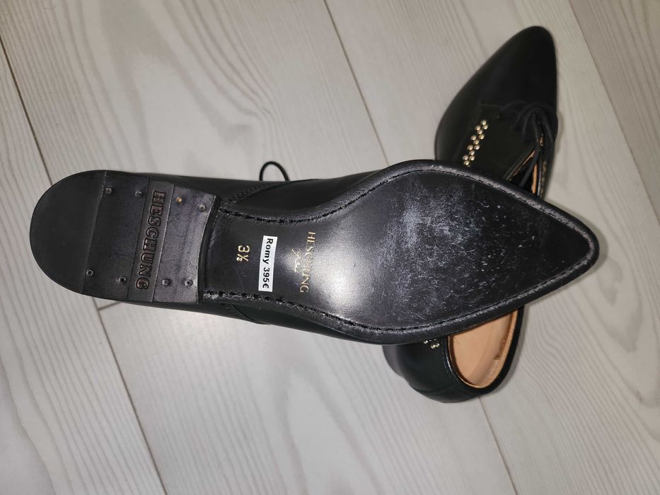 Чисто нови оригинални дамски обувки естествена кожа