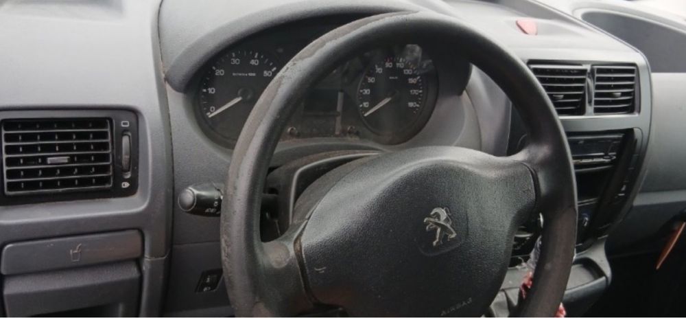 Продава се само на части Peugeot Expert 1.6 hdi 2014 год
