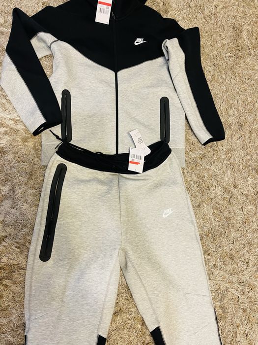 Nike tech fleece L