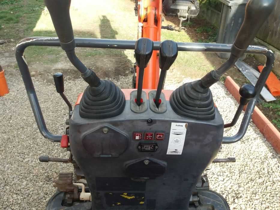 Lucrari cu miniexcavator si incarcator frontal