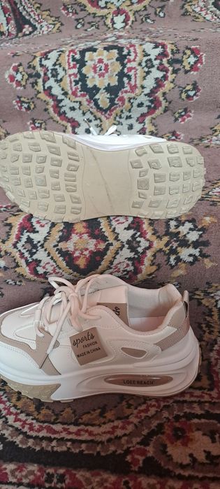 Маратонки на платформа 38