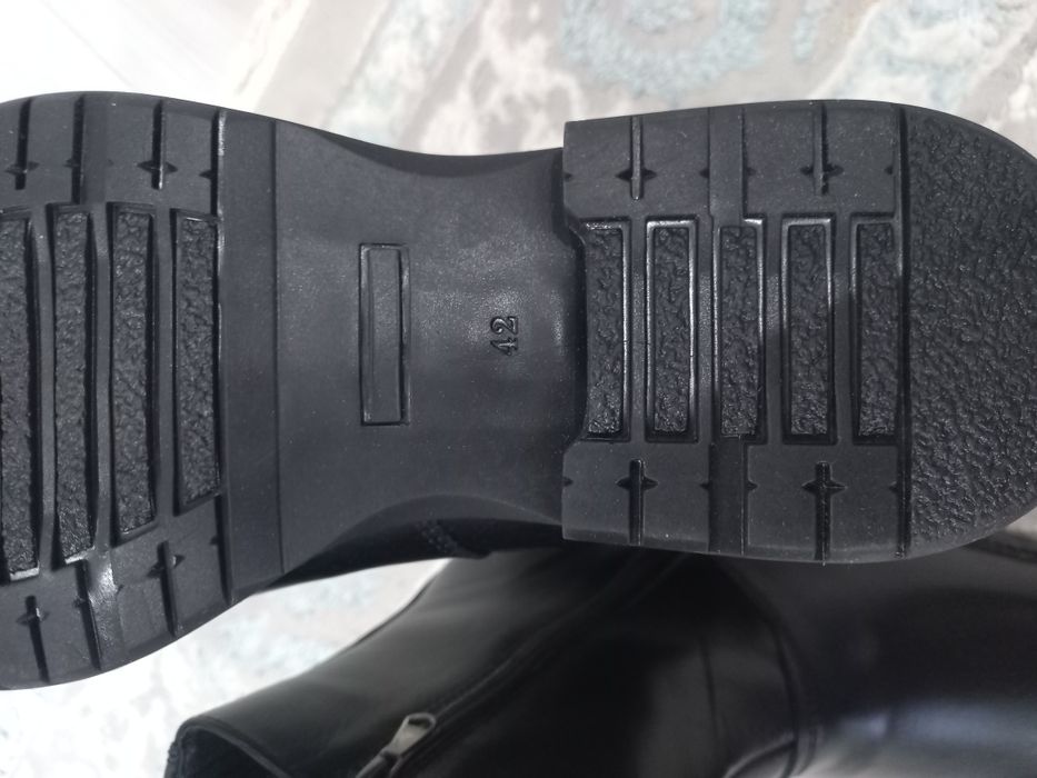 Продам ботинки новые