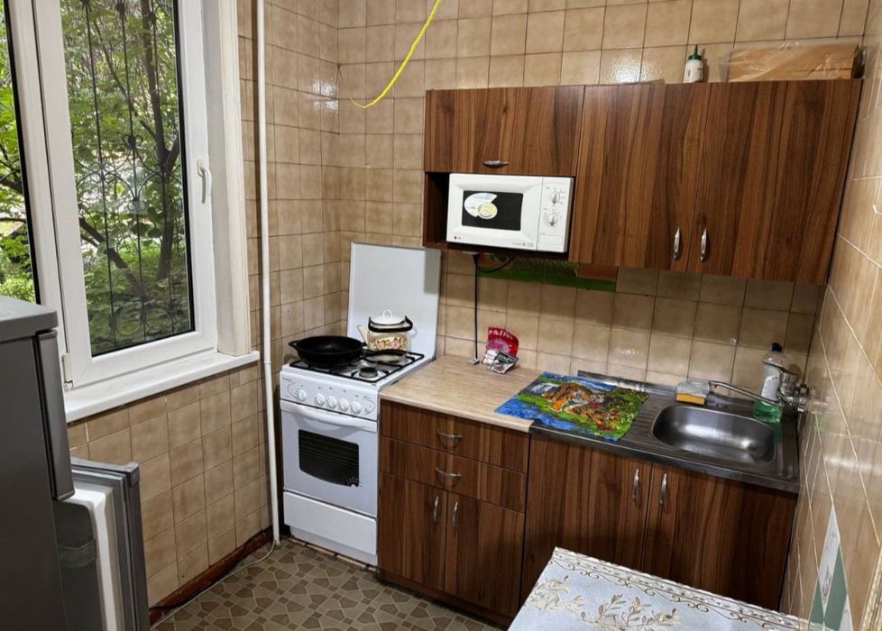 (4) Мирзо Улугбекский р-он Феруза. 205 школа. 1/1/4  33м².