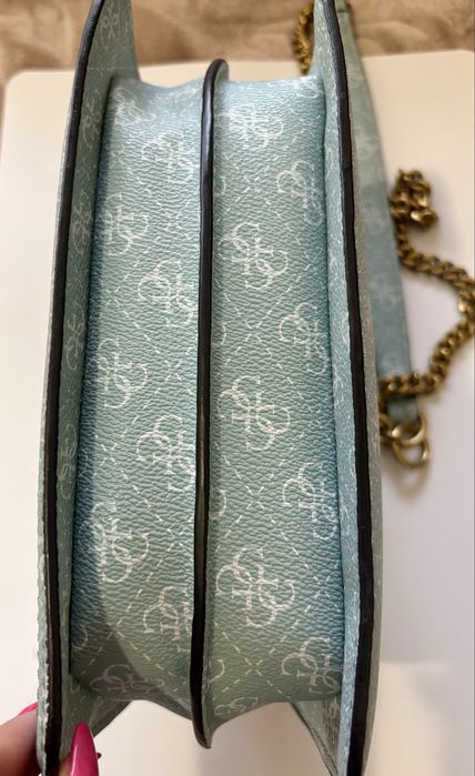 Оригинална чанта Guess
