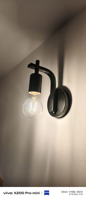 Стенна лампа черна за крушки Е27