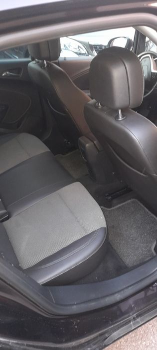 Vând Astra j 1.7