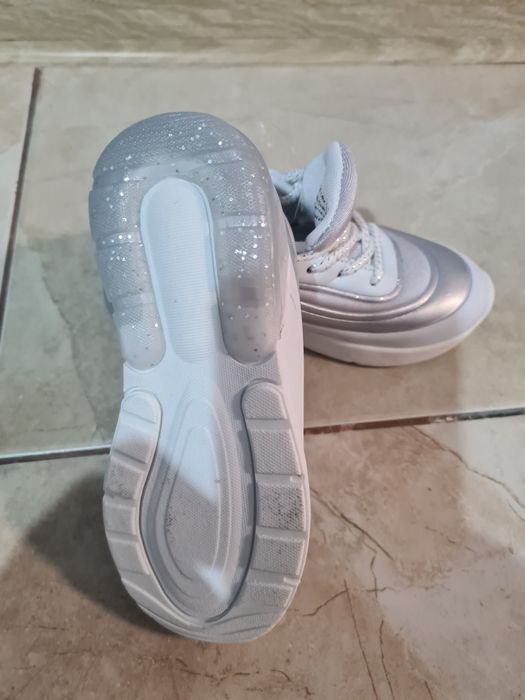 Adidasi cu lumini Primark