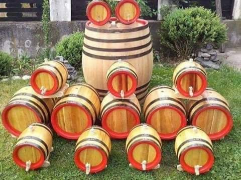 Leagane din bile mese și butoaie