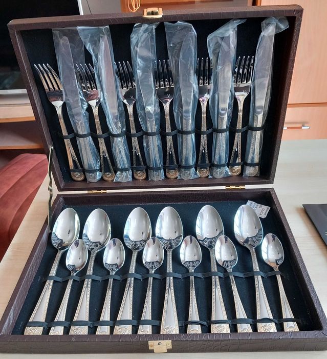 Vând set tacâmuri Limited V. Edition 24 de piese inox Quality Gold Finish, nou