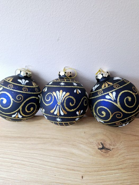 Globuri vechi pictate manual