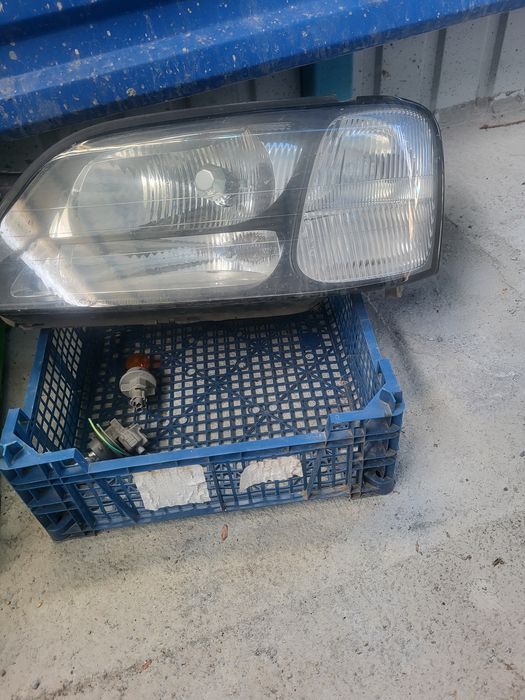 Продам фары передние на субару