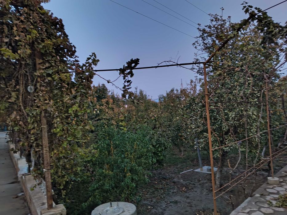 Uy sotiladi. 18 sotix