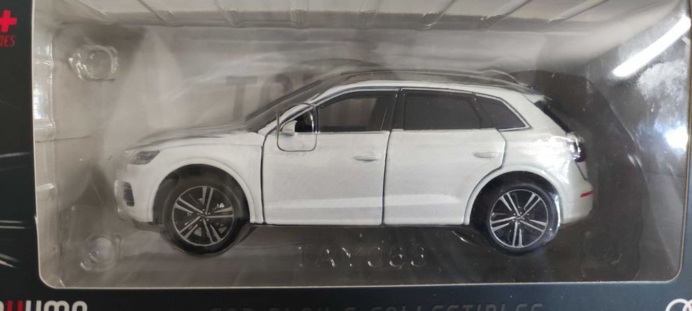 Vând Machetă Audi Q5 marime 1/32