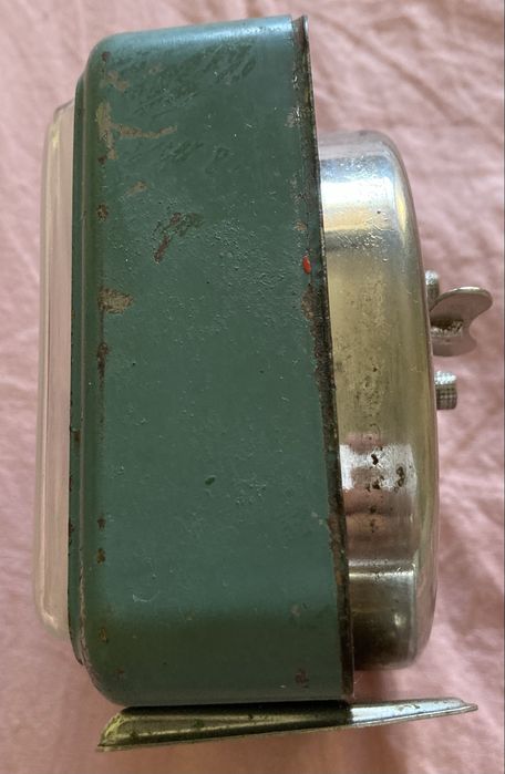 Часовник Будилник Б84 ретро, съветски, оригинал, работещ отлично