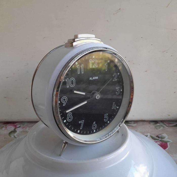 Ceas desteptator de semineu mecanic ALARM fabricat in Germania .