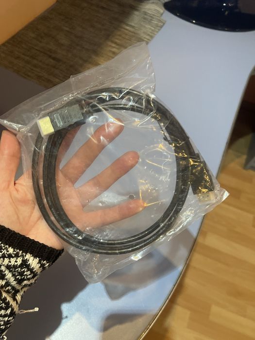 Cablu nou cu eticheta