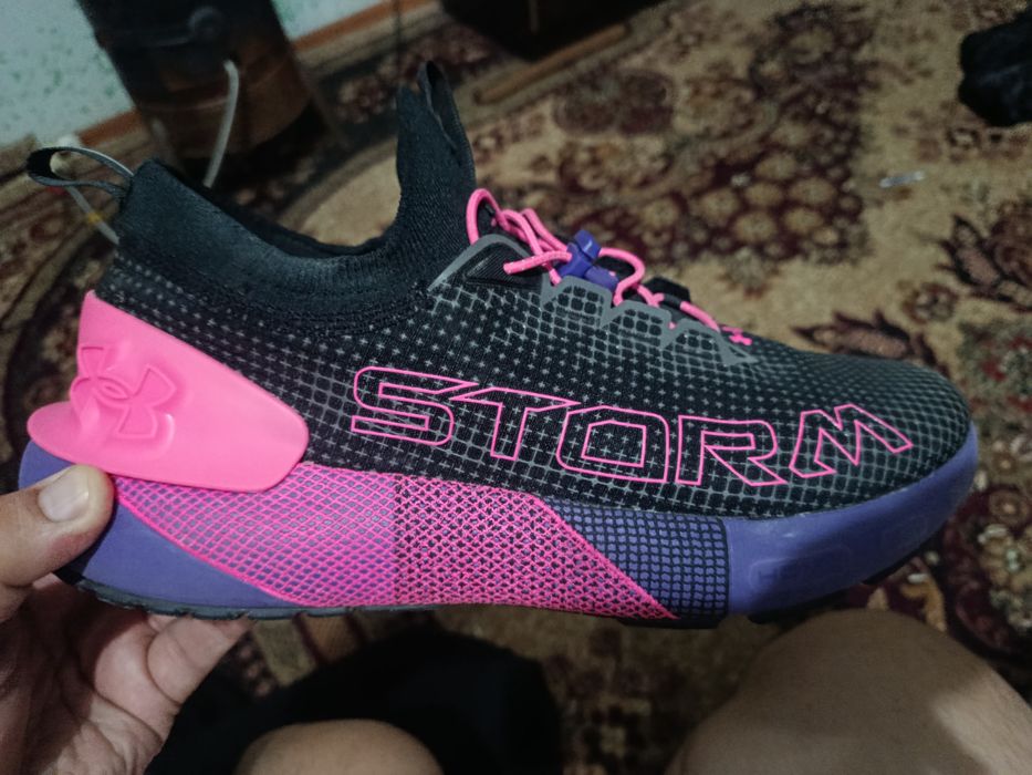 Under Armour orginal kross sotiladi yangi