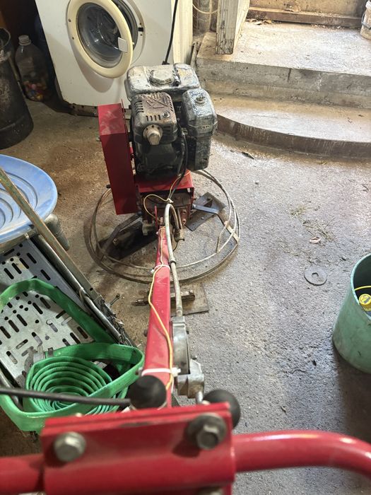 машина за заглаждане на бетон (пердашка / power trowel) с бензинов двигател Subaru Robin 4.5 HP.|