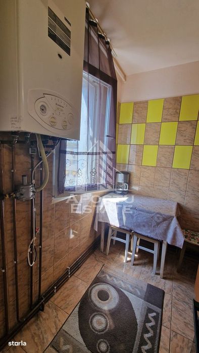 Apartament de vanzare cu 3 camere, centrala proprie, zona Dacia