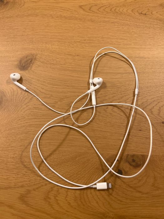 Apple EarPods с Lightning кабел [бял]