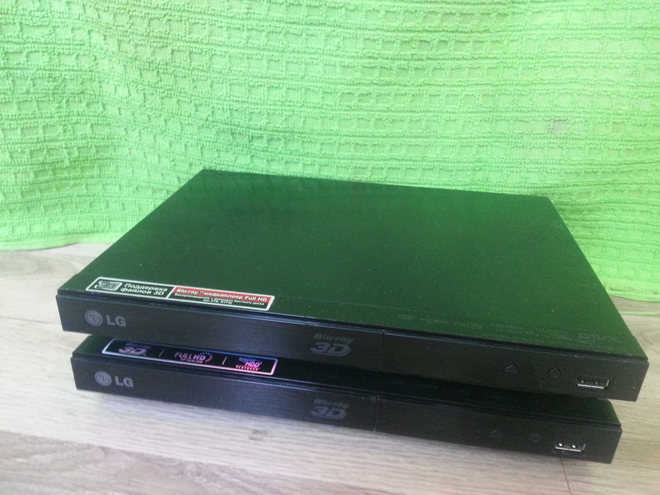 LG Blu-ray DVD работает отлично диски читает проблем нет.