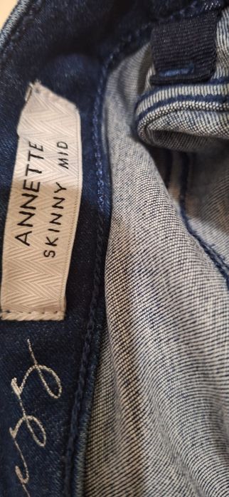 Blugi originali,  marca Guess , marimea M