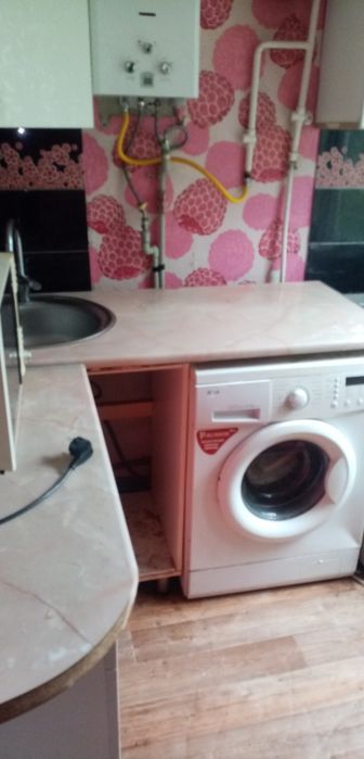 Сдаю 1 ком. В 16 мкр