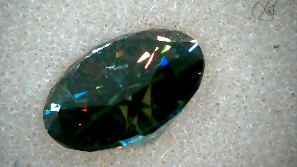 Диамант, Moissanite Brilliance, зелен със сертификат, гравиран номер на камъка - 35 евро - 1 карат