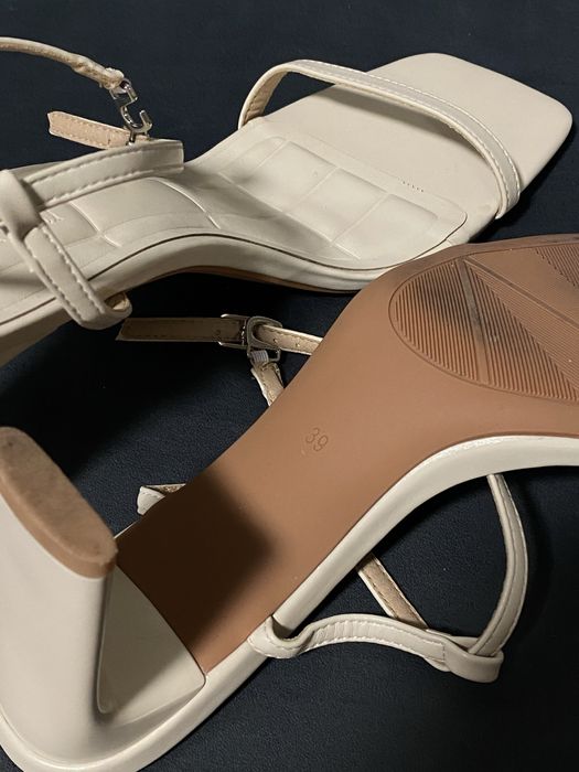 Босоножки (туфли)