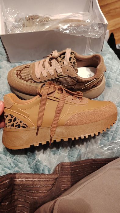 Продам кроссовки