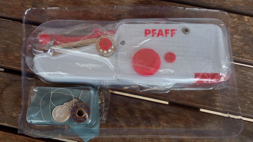 Мини ръчна шевна машина PFAFF