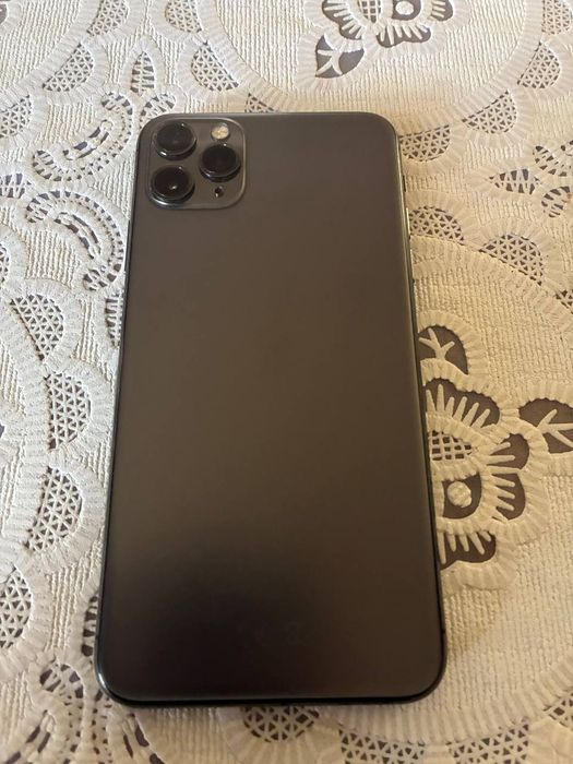 Iphone 11 pro max holati yaxshi srochniga sotiladi