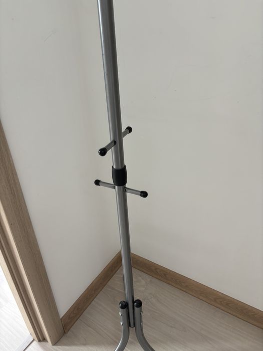 Вешалка на стойке