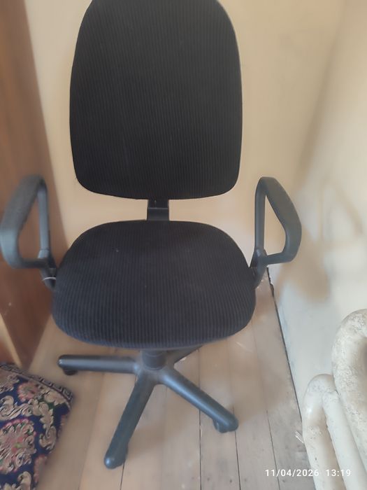 Kreslo yangi xolatda