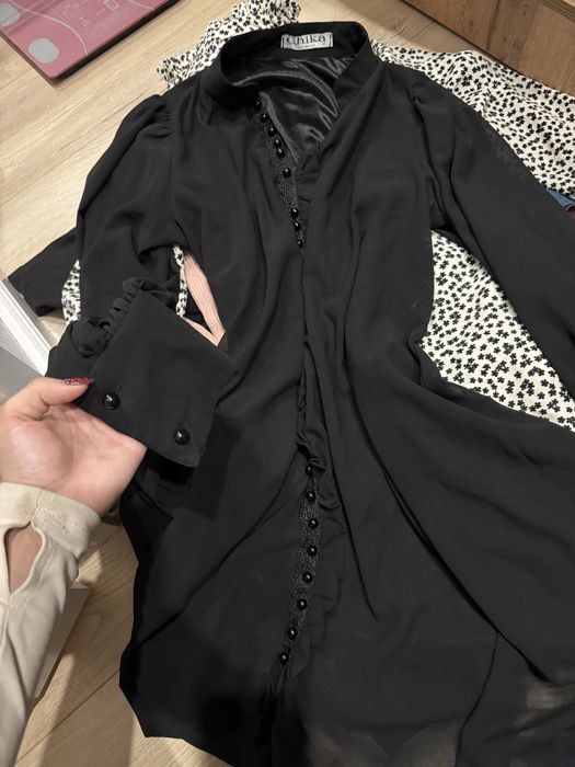 Девочки продаю вещи за символическую цену