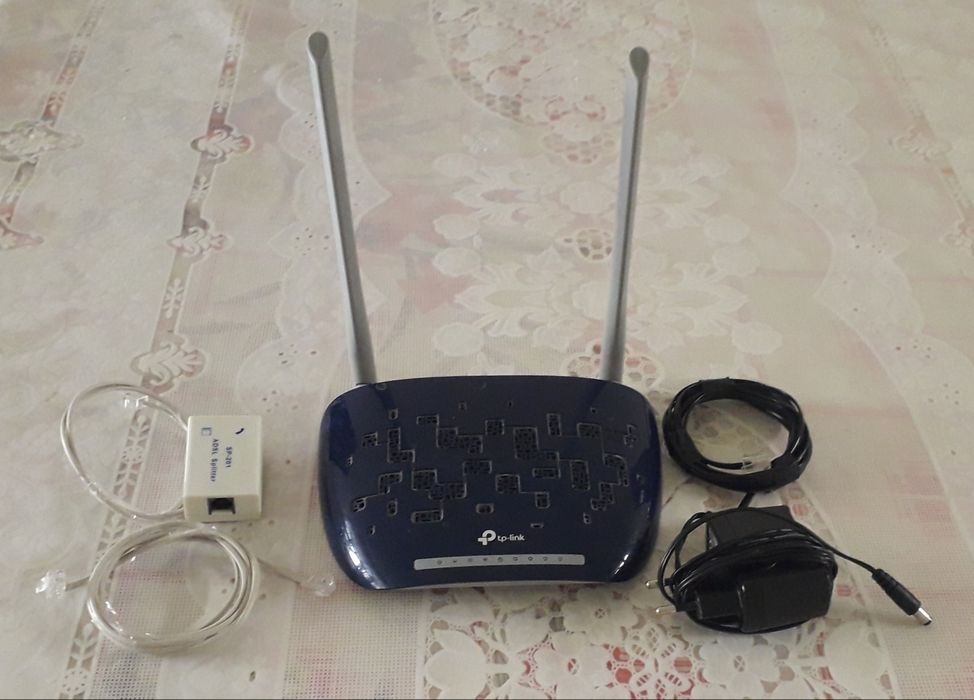 !СРОЧНО! WiFi роутер все провода в комплекте оригинал без повреждений