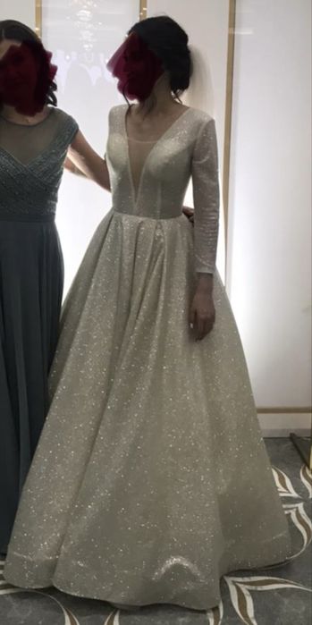 Свадебное платье блестящее