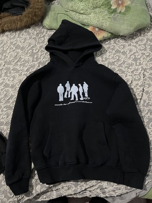 продам худи с принтом опуим