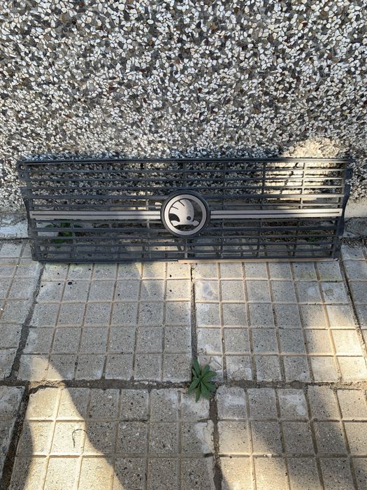 Продавам части нови неиполвани  за ретро авомобили Шкода 100,105 и 120