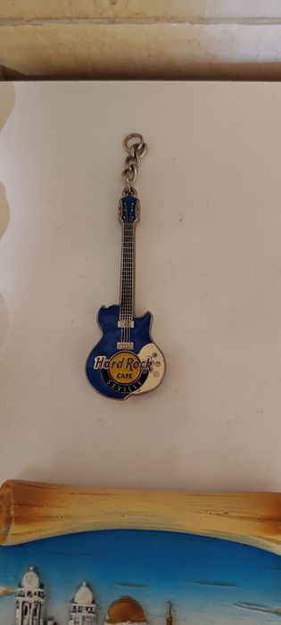 Hard Rock Cafe Seville ключодържател и други сувенири 20Евро всичко