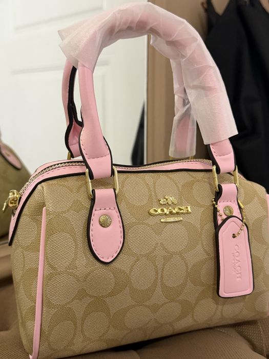Сумка Coach в бежево-розовом цвете