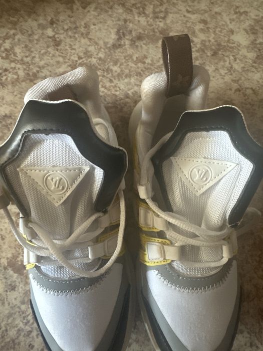 Продам кроссовку