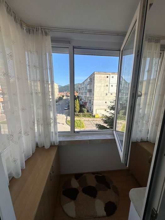 Inchiriez apartament 2 camere Zărnești- Grui