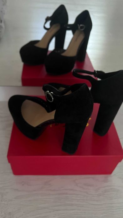 Туфли чёрные на платформе с закрытым носом новые