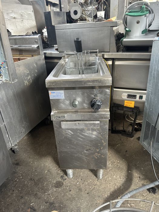 Професионален газов фритюрник 10-12 лтр Zanussi 6 месеца гаранция