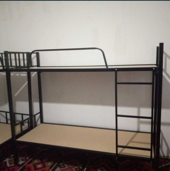 4 г.
Двухьярусный металлические кровать

700
